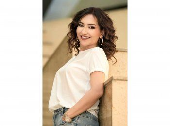 شاهد .. أمل عرفة تتكرم في المعهد العالي للفنون المسرحية وتشكر هؤلاء الممثلين