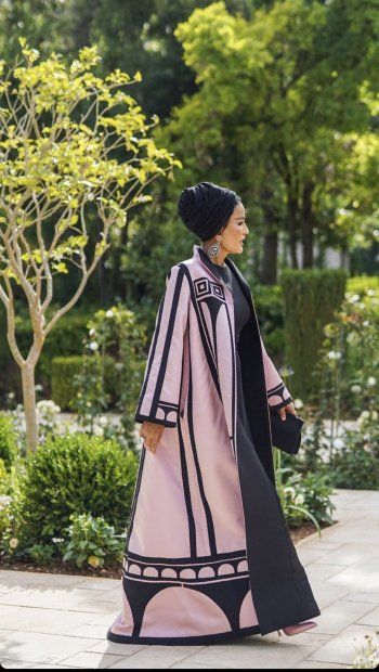 شاهد .. بالصور - إليكم أجمل الإطلالات في حفل زفاف ولي العهد الأمير الحسين