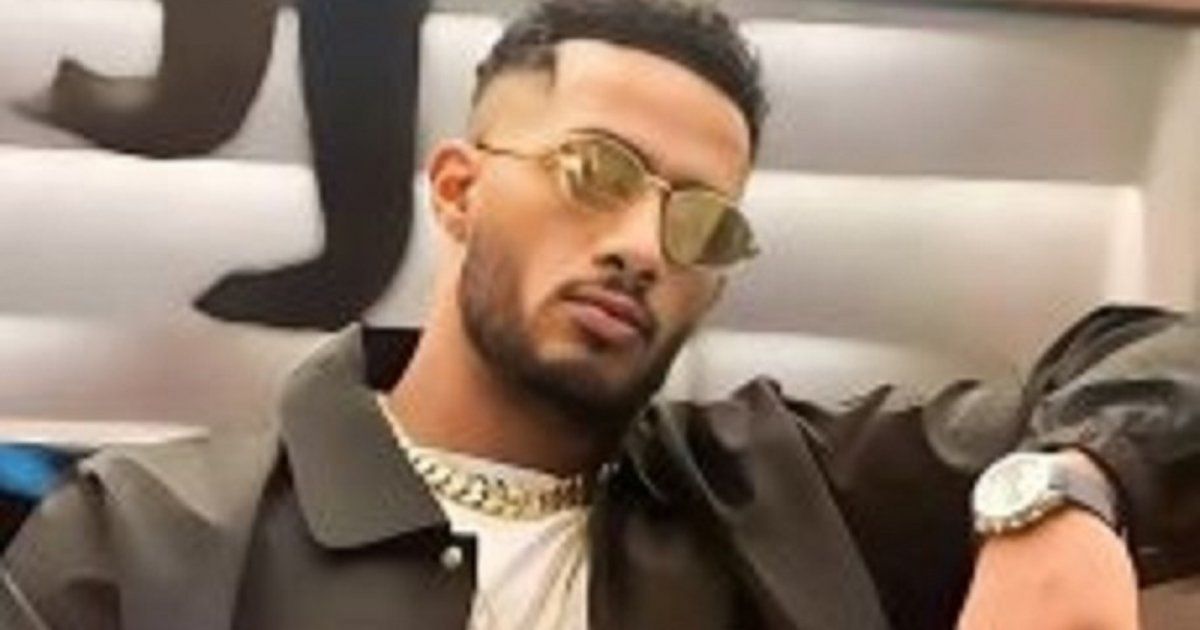 شاهد .. صداقة قديمة تجمع محمد رمضان بلاعب كرة قدم عربي