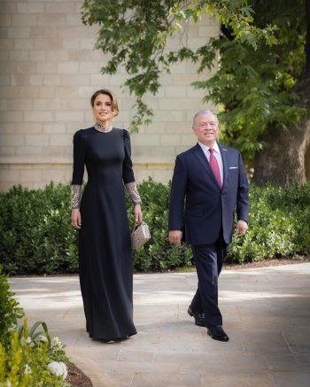 شاهد .. الملكة رانيا تنشر هذه الصور.. وتوجه رسالة لولي العهد وزوجته