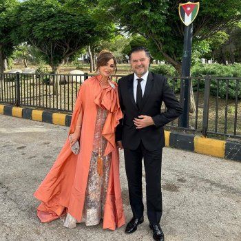 شاهد .. إطلالة زوجة راغب علامة في زفاف ولي العهد الأردني تقسم رأي الجمهور - بالصور