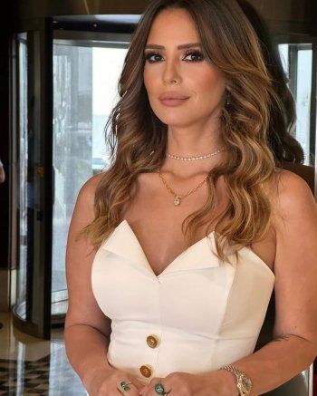 شاهد .. بالصور- إيمان العاصي تتألق بإطلالة مميزة لاقت إعجاب الجمهور