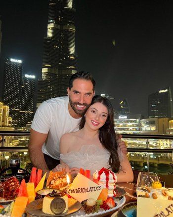 شاهد .. بالصور- من أمام برج خليفة..ماريتا الحلاني توثق لحظات ما قبل الزفاف