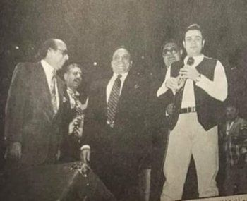 شاهد .. صورة نادرة لـ عادل إمام مع عمرو دياب