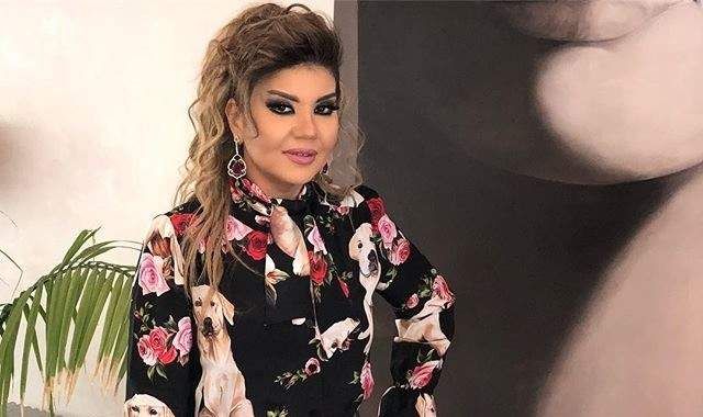 شاهد .. بوسي شلبي بفيديو من أمام قبر محمود عبد العزيز..وهذا ما قالته