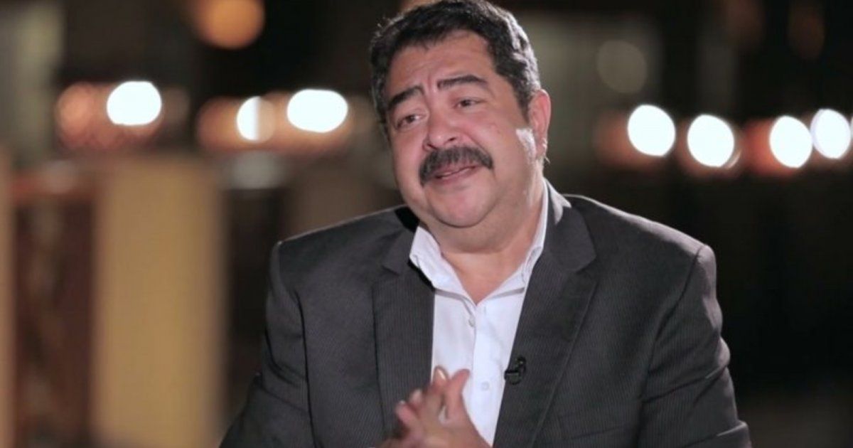 شاهد .. بعد دخوله إلى المستشفى..إبن طارق عبد العزيز يخرج بتصريح عن حالته الصحية