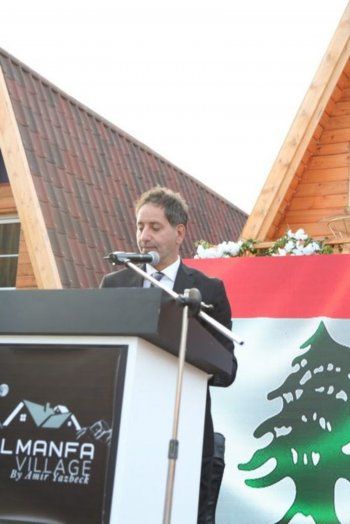 شاهد .. أمير يزبك أغنية جديدة وتكريم وافتتاح " المنفى فيلاج "