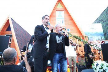 شاهد .. أمير يزبك أغنية جديدة وتكريم وافتتاح " المنفى فيلاج "