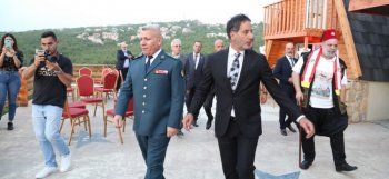 شاهد .. أمير يزبك أغنية جديدة وتكريم وافتتاح " المنفى فيلاج "