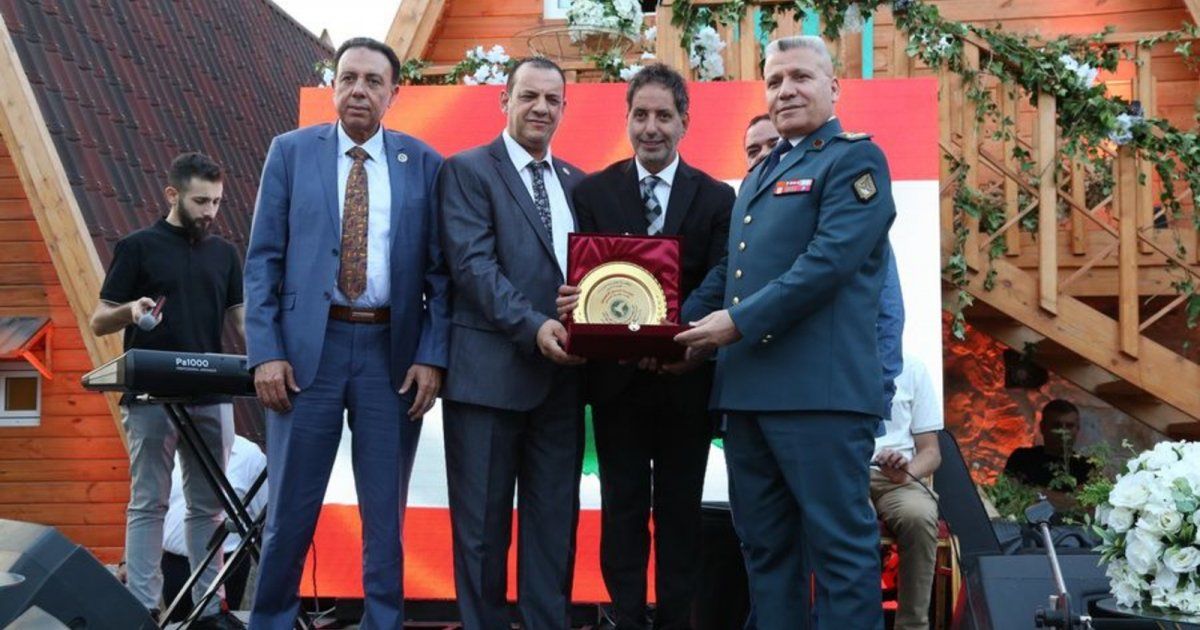 شاهد .. أمير يزبك أغنية جديدة وتكريم وافتتاح " المنفى فيلاج "