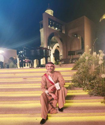 شاهد .. بالصور - ممثل لبناني شهير شارك في الدبكة بعرس ولي العهد الأمير الحسين