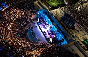 شاهد .. حسين الجسمي يحتفل مع الأردنيين بلوحة فنية بمناسبة زفاف الأمير الحسين ورجوة آل سيف