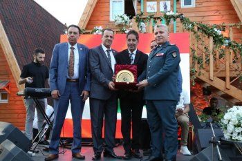 شاهد .. أمير يزبك أغنية جديدة وتكريم وافتتاح " المنفى فيلاج "