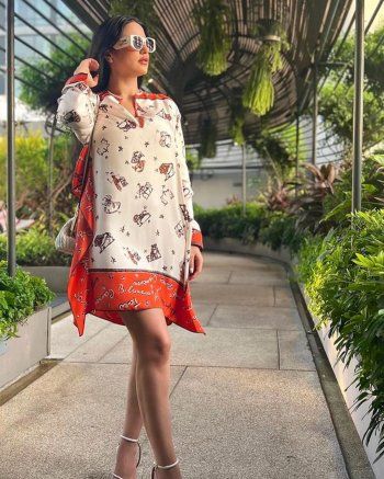 شاهد .. بالصور- درة التونسية تتالق بإطلالة تحبس الأنفاس