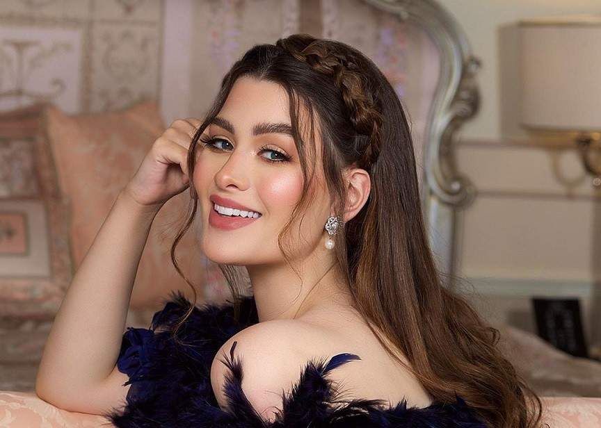 شاهد .. بالصور- روان بن حسين تستعرض جمالها على البحر