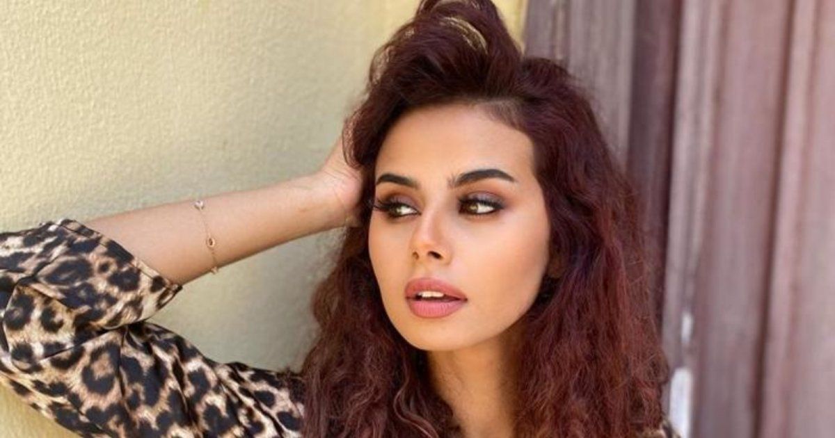 شاهد .. بالصور- منة عرفة بإطلالة مميزة أثناء إكتساب السمرة