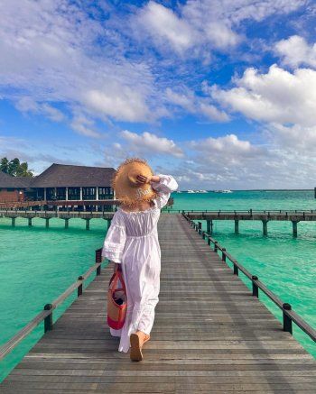 شاهد .. بالصور- روان بن حسين تستعرض جمالها على البحر