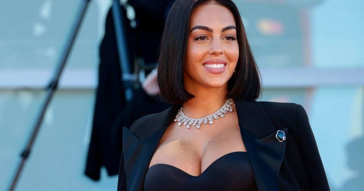 شاهد .. بالصور- إطلالة جورجينا تخطف الأنظار من عيد ميلاد إبنها