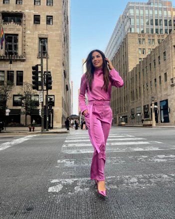 شاهد .. بالصور - إيفا لونغوريا تتألق باللون الوردي في شيكاغو