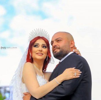 شاهد .. ربى مأمون تخطف الأنظار بفستان زفاف وشعر أحمر فاتح