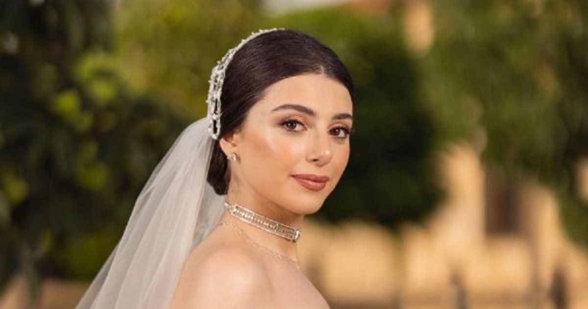 شاهد .. سعر مرتفع لـ فستان زفاف ماريتا الحلاني من توقيع تصميم إيلي صعب