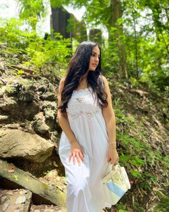 شاهد .. بالصور- إطلالة مميزة لـ درة تخطف الأنظار من تايلند