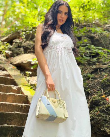 شاهد .. بالصور- إطلالة مميزة لـ درة تخطف الأنظار من تايلند