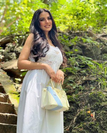 شاهد .. بالصور- إطلالة مميزة لـ درة تخطف الأنظار من تايلند