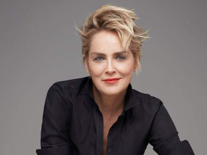 شاهد .. منذ إصابتها بجلطة دماغية.. شارون ستون لم تعد تتلقى عروض عمل في هوليوود