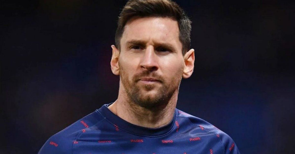 شاهد .. تصرّف لافت وغريب من معجب تجاه ليونيل ميسي-بالصورة