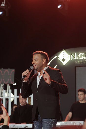 شاهد .. حفل خاص لـ رامي صبري يشعل المسرح في قصر البارون- بالصور