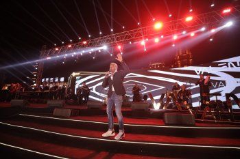 شاهد .. حفل خاص لـ رامي صبري يشعل المسرح في قصر البارون- بالصور