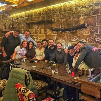 شاهد .. صورة تجمع ألمع نجوم مصر من ضمنهم سلاف فواخرجي وأيمن زيدان