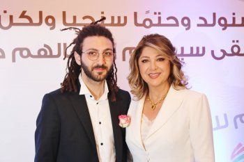 شاهد .. بالصور- ريتا نجيم الرومي مكرّمة من أرض المبدعين وزياد مكاري يسلمها الدرع التكريمي بحضور ماجدة الرومي