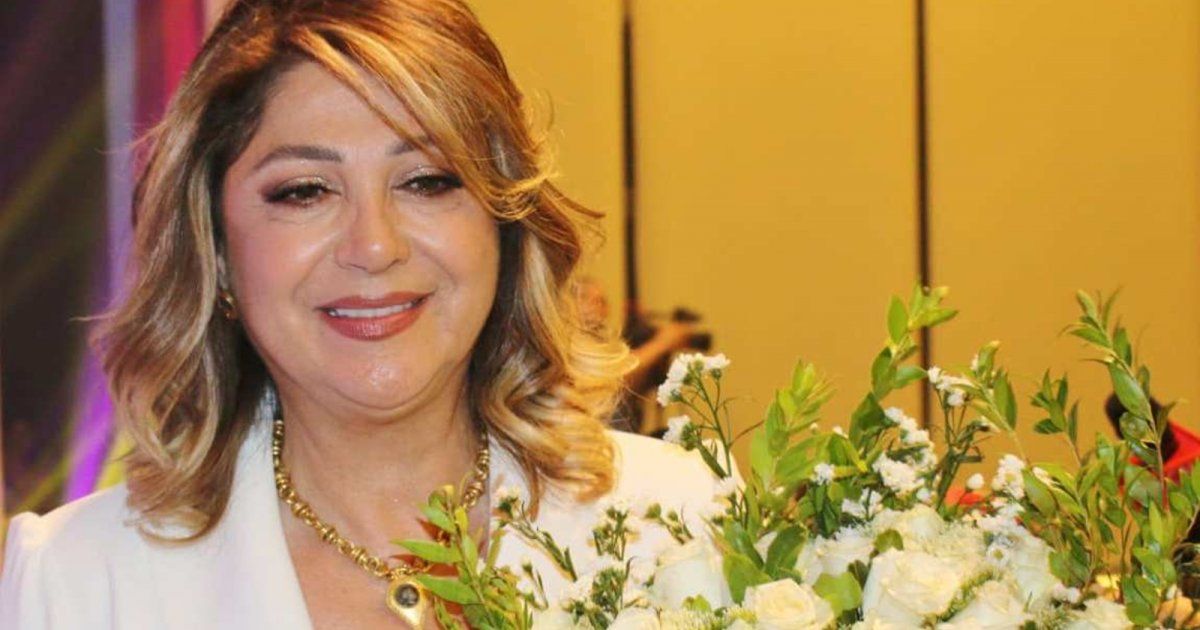 شاهد .. بالصور- ريتا نجيم الرومي مكرّمة من أرض المبدعين وزياد مكاري يسلمها الدرع التكريمي بحضور ماجدة الرومي