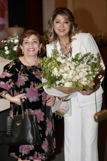 شاهد .. بالصور- ريتا نجيم الرومي مكرّمة من أرض المبدعين وزياد مكاري يسلمها الدرع التكريمي بحضور ماجدة الرومي