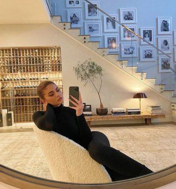 شاهد .. جولة في قصر كايلي جينر الخيالي... أشبه بمدينة خاصة بها - بالصور