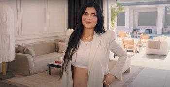 شاهد .. جولة في قصر كايلي جينر الخيالي... أشبه بمدينة خاصة بها - بالصور