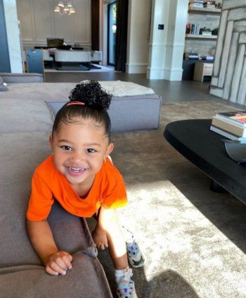 شاهد .. جولة في قصر كايلي جينر الخيالي... أشبه بمدينة خاصة بها - بالصور