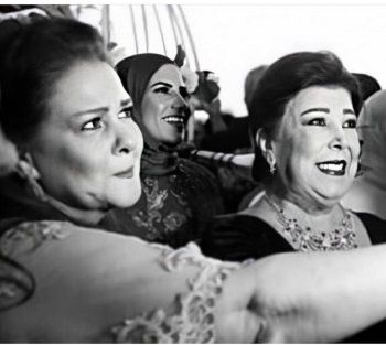 شاهد .. صورة نادرة للراحلتين دلال عبد العزيز ورجاء الجداوي