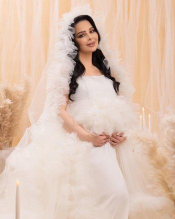 شاهد .. ظهور مفاجئ لـ ديانا كرزون بفستان الزفاف مع اقتراب موعد الولادة