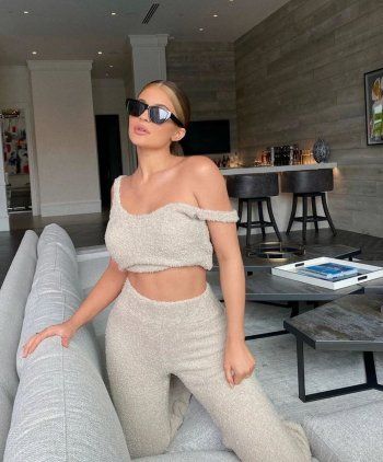 شاهد .. جولة في قصر كايلي جينر الخيالي... أشبه بمدينة خاصة بها - بالصور