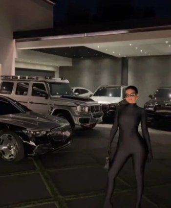 شاهد .. جولة في قصر كايلي جينر الخيالي... أشبه بمدينة خاصة بها - بالصور