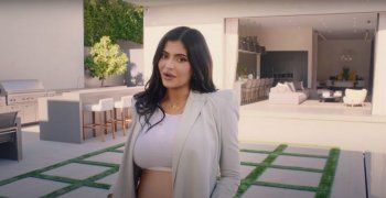 شاهد .. جولة في قصر كايلي جينر الخيالي... أشبه بمدينة خاصة بها - بالصور