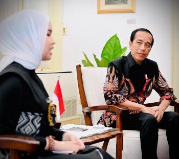 شاهد .. بوتري أرياني في القصر الرئاسي بعد فوزها بالباز الذهبي وهكذا كافأها رئيس إندونيسيا-بالصور