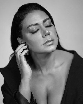 شاهد .. بالصور- إطلالة مميزة تحبس الأنفاس لـ رانيا يوسف