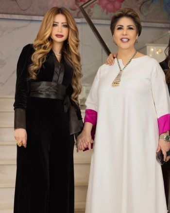 شاهد .. بعد طردها من لبنان.. مي العيدان تتضامن مع فجر السعيد