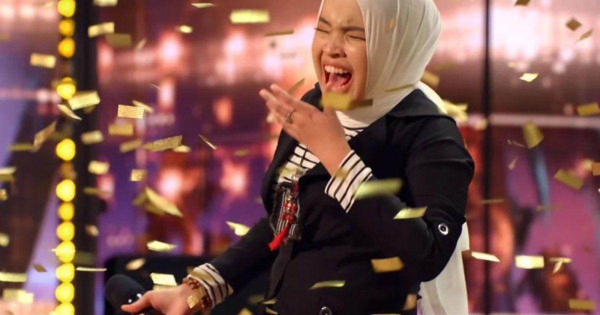 شاهد .. بوتري أرياني في القصر الرئاسي بعد فوزها بالباز الذهبي وهكذا كافأها رئيس إندونيسيا-بالصور