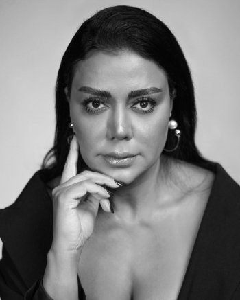 شاهد .. بالصور- إطلالة مميزة تحبس الأنفاس لـ رانيا يوسف