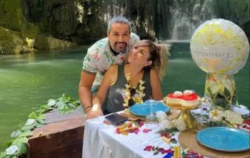 شاهد .. ديمة بياعة وزوجها يحتفلان بذكرى زواجهما في أشهر مكان رومانسي في لبنان -بالصور